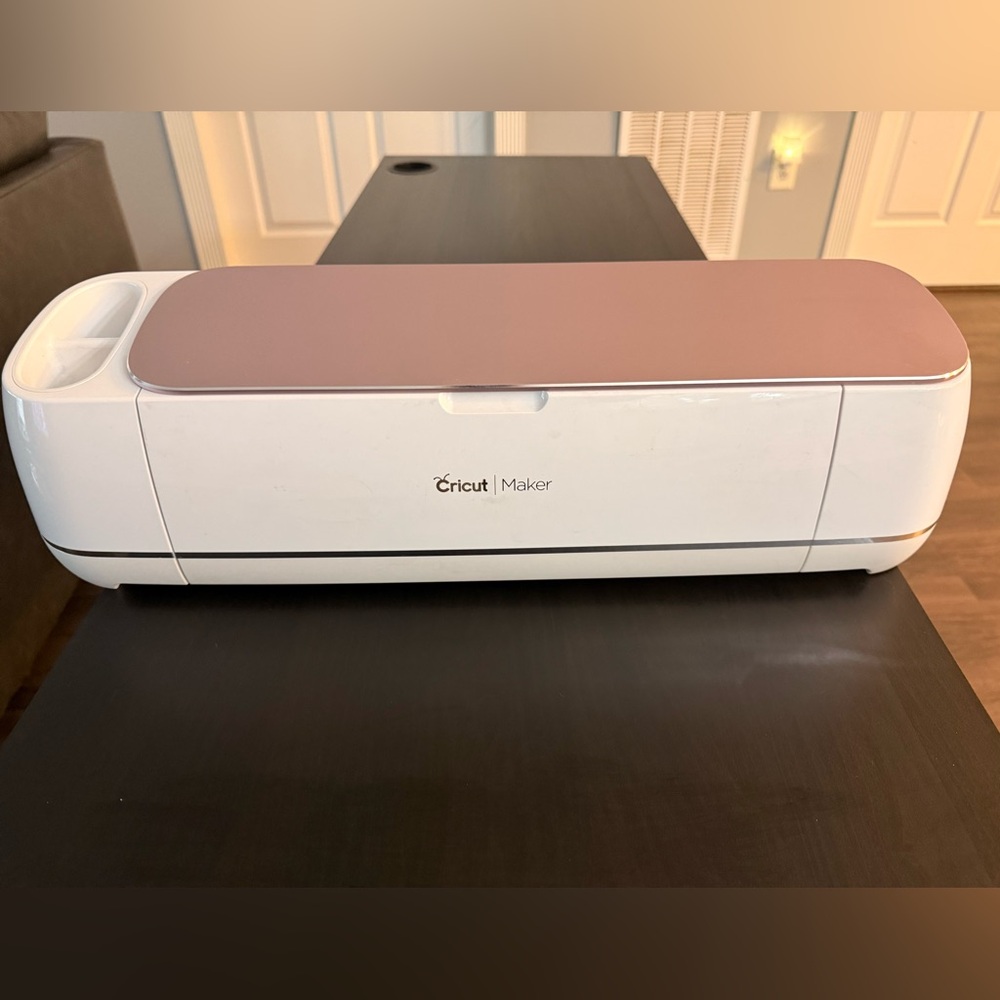Cricut Maker Cutting Machine - White and Rose Gold Used but like new condition.